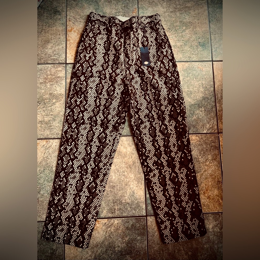 New with Tags! Dickies Women's
Camden Pants Snake Print Pants women’s size 8